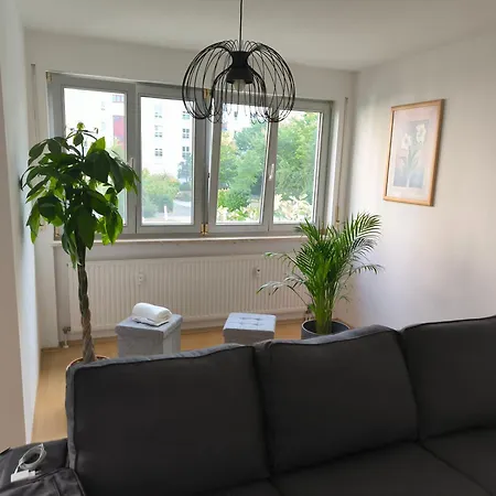 Ruhige 2 Zimmer Mit Balkon Unweit Vom Panometer *