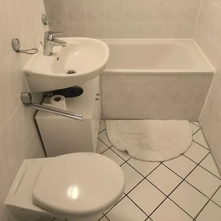 Apartment Ruhige 2 Zimmer Mit Balkon Unweit Vom Panometer Leipzig