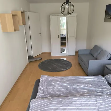 Ruhige 2 Zimmer Mit Balkon Unweit Vom Panometer *
