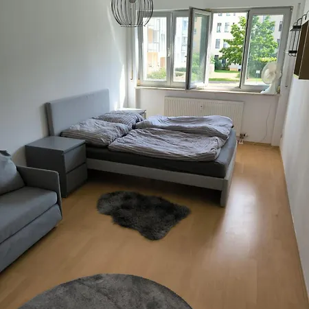 Ruhige 2 Zimmer Mit Balkon Unweit Vom Panometer 아파트 *