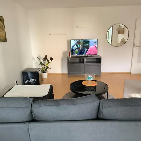 Ruhige 2 Zimmer Mit Balkon Unweit Vom Panometer *